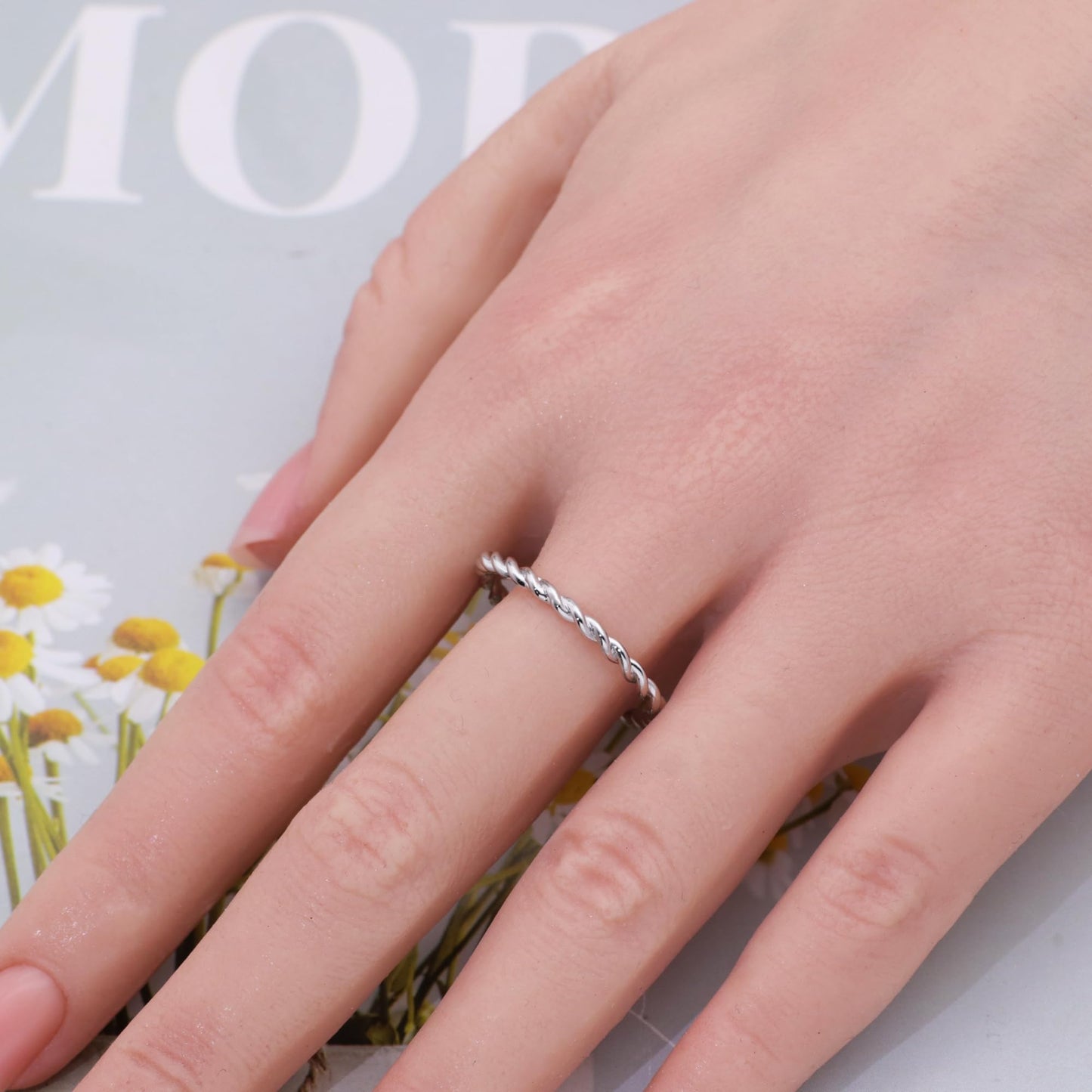 Warm Fortune Twisted Band Ring - 18K Gold Plated Cubic Zirconia Stackable Gift for Women, Daily Fashion Wear & Casual Accessory, Trendy Street Wear, Size 6-9