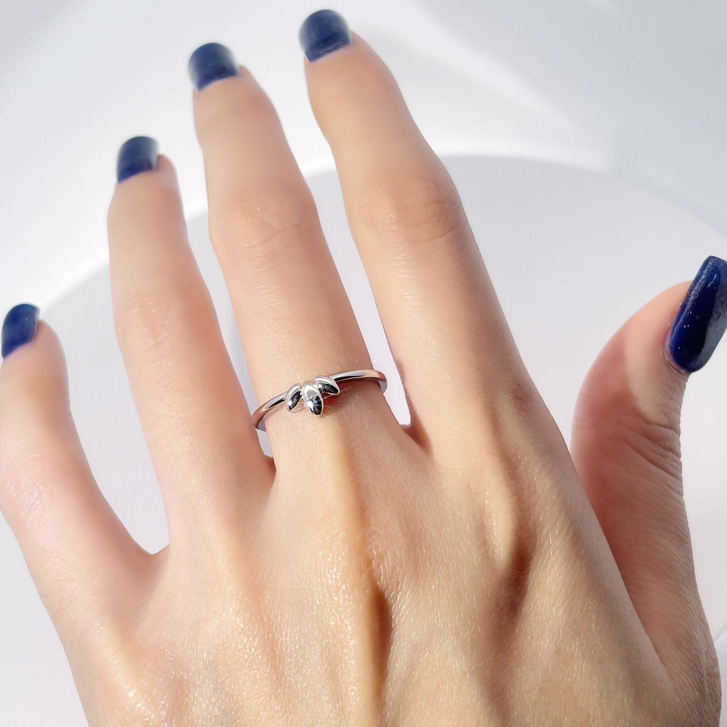 Warm Fortune Petal Detail Band Ring - 18K Gold Plated Stackable Gift for Women, Daily Fashion Wear & Casual Accessory, Trendy Street Wear, Adjustable