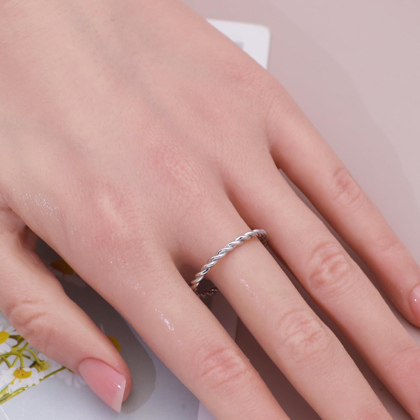 Warm Fortune Twisted Band Ring - 18K Gold Plated Cubic Zirconia Stackable Gift for Women, Daily Fashion Wear & Casual Accessory, Trendy Street Wear, Size 6-9