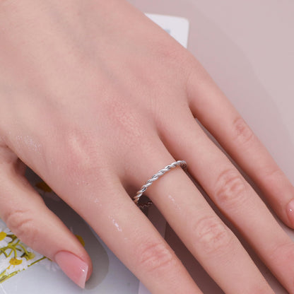 Warm Fortune Twisted Band Ring - 18K Gold Plated Cubic Zirconia Stackable Gift for Women, Daily Fashion Wear & Casual Accessory, Trendy Street Wear, Size 6-9