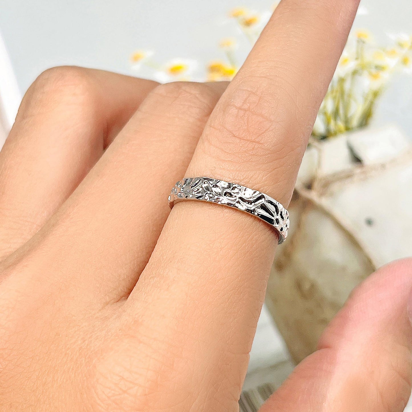 Warm Fortune Irregular Hammer Textured Band Ring for Women,18K Gold Plated Chunky Stackable Plain Wedding Promise Jewelry Gift, Size 6-8