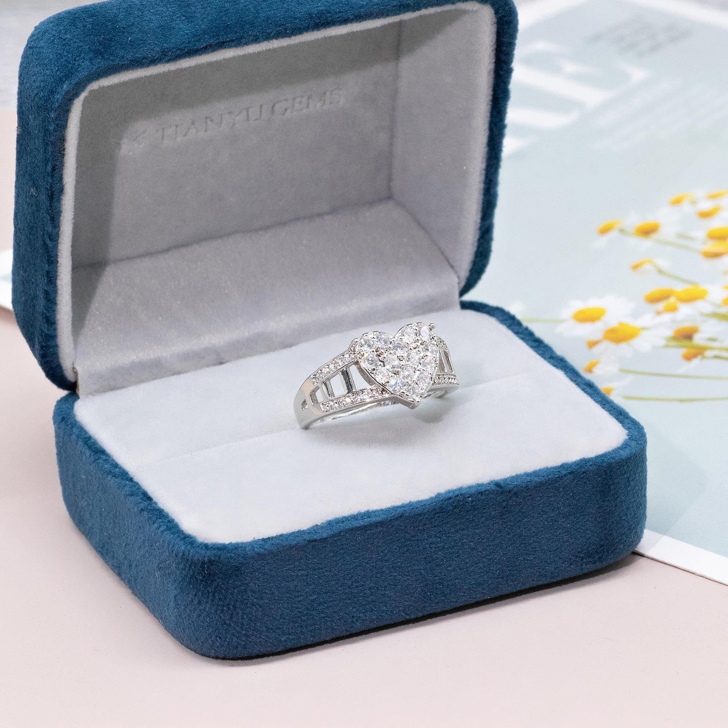Warm Fortune Heart Cluster Cubic Zirconia Ring for Women, 18K Gold Plated Hollow Split Shank Band Jewelry for Daily Dating, Size 6-9