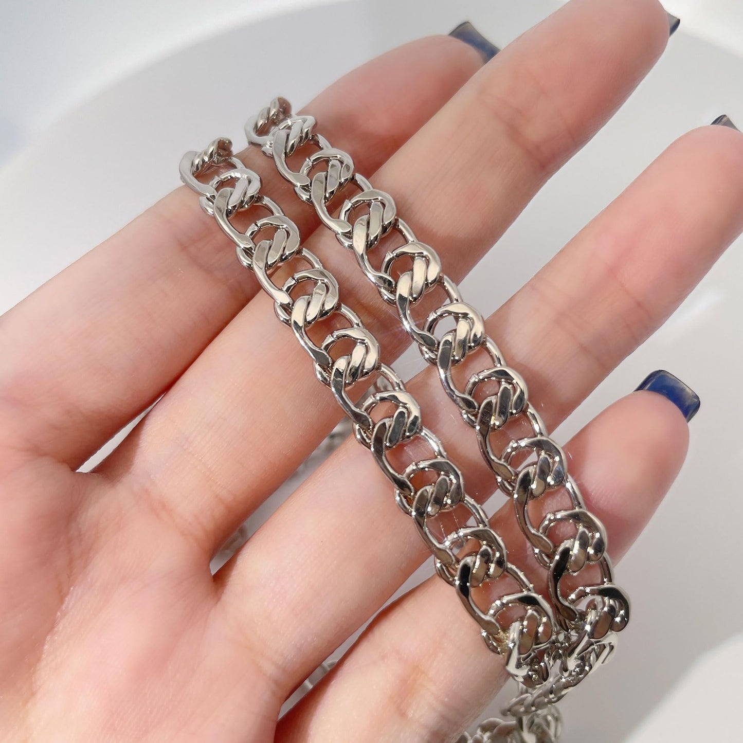 Warm Fortune 18K White Gold Plated Interlocking Curb Chain Necklace