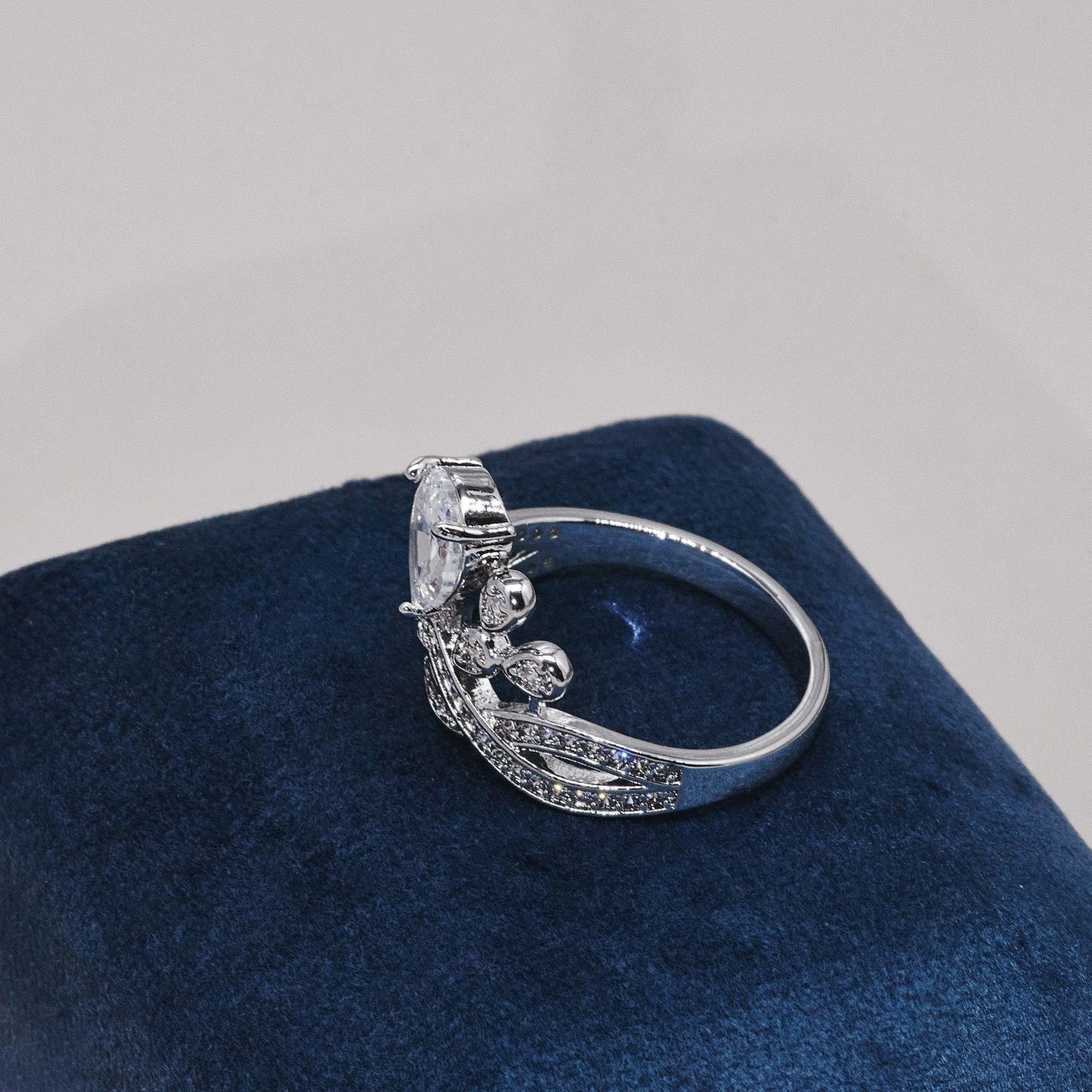 Warm Fortune Pear Cut Cubic Zirconia Crown Ring for Women,18K Gold Plated Twisted Split Shank Engagement Jewelry